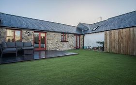 The Old Stables - 3 Bedroom Cottage - Angle
