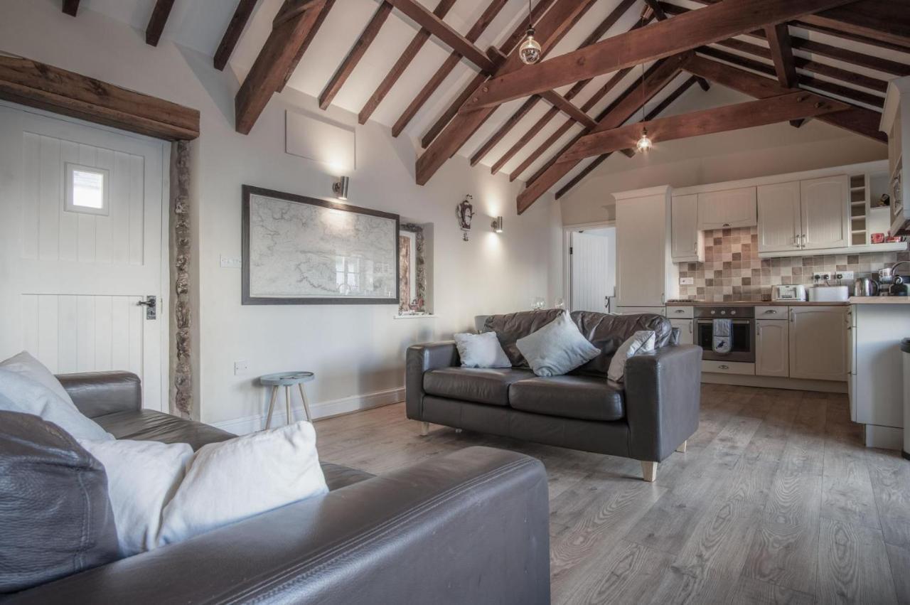 The Old Stables - 3 Bedroom Cottage - Angle Exterior photo