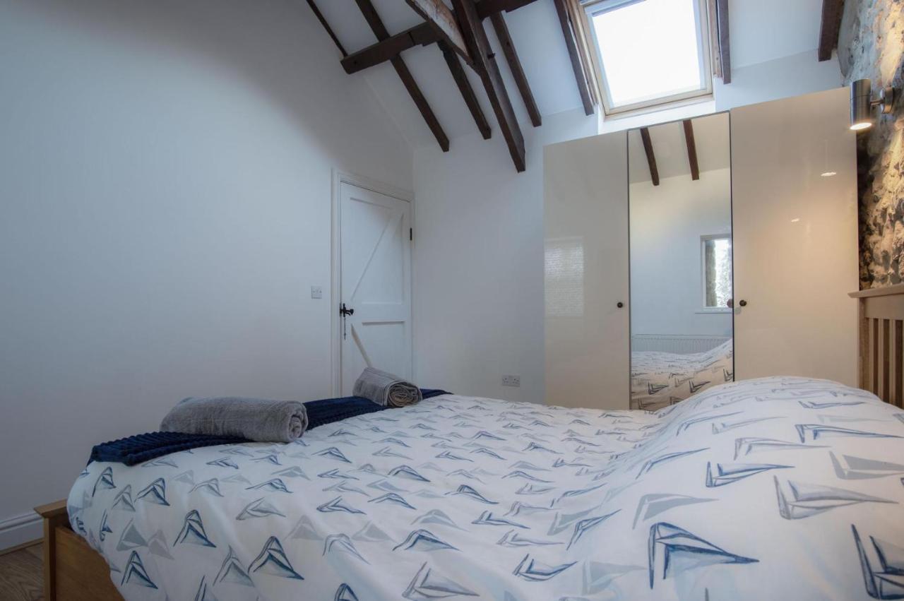 The Old Stables - 3 Bedroom Cottage - Angle Exterior photo